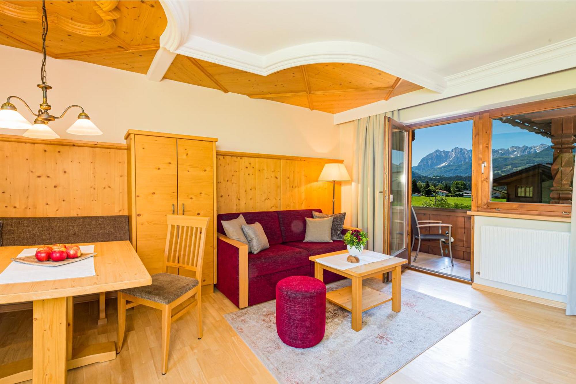 Apartments Tirolerhaus Kössen Rom bilde