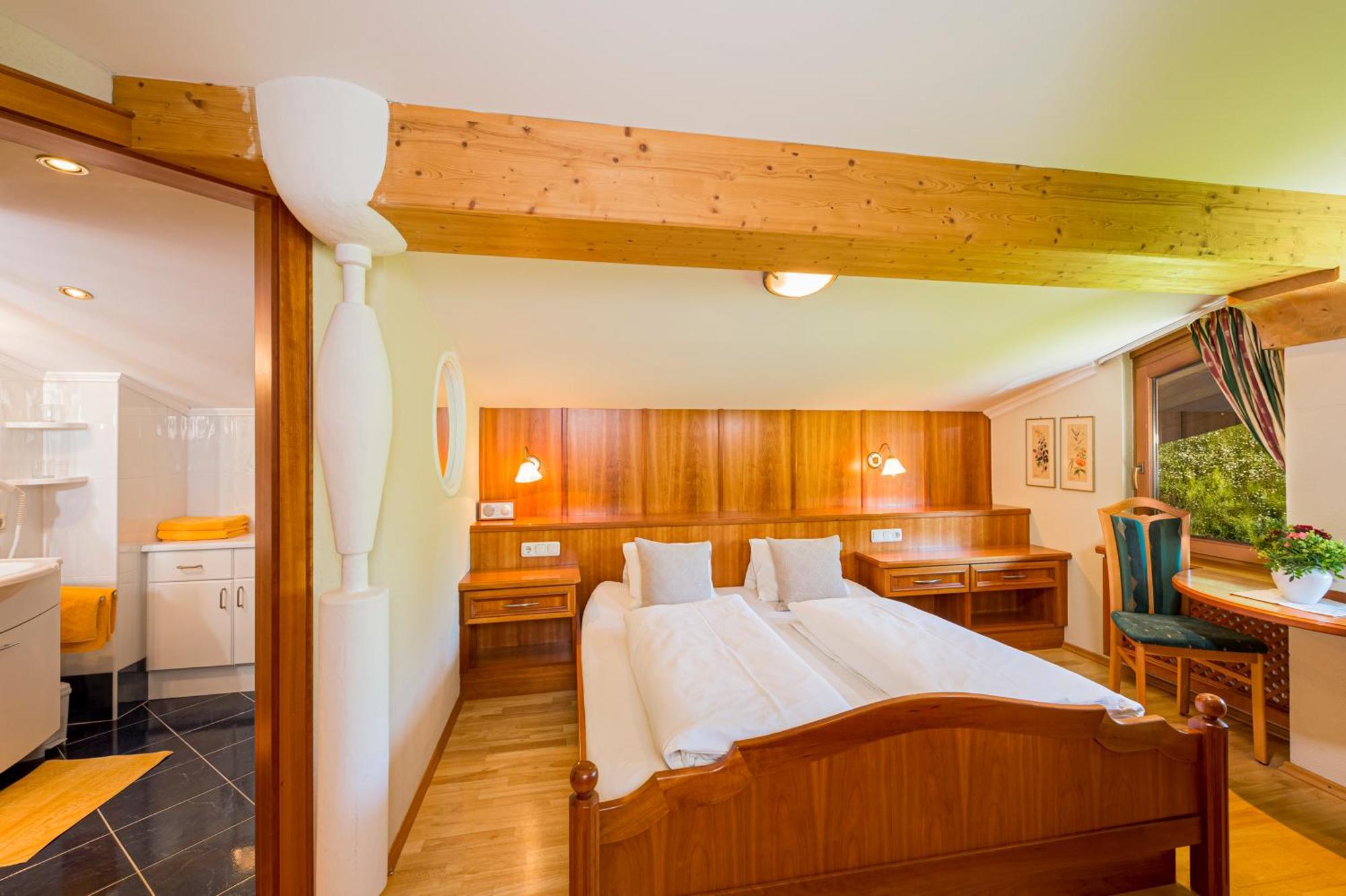 Apartments Tirolerhaus Kössen Rom bilde